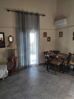 Near AirportAnd metropolitan Penelopi Cozy Home